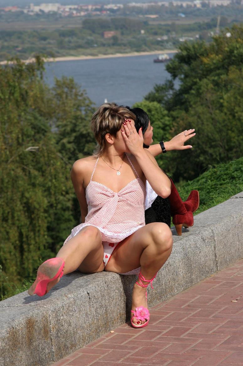 Молодые мамочки без трусиков