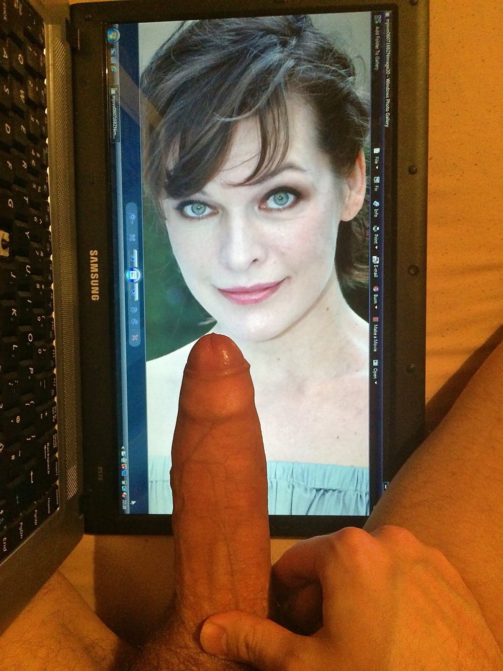 Голые сиськи Милы Йовович