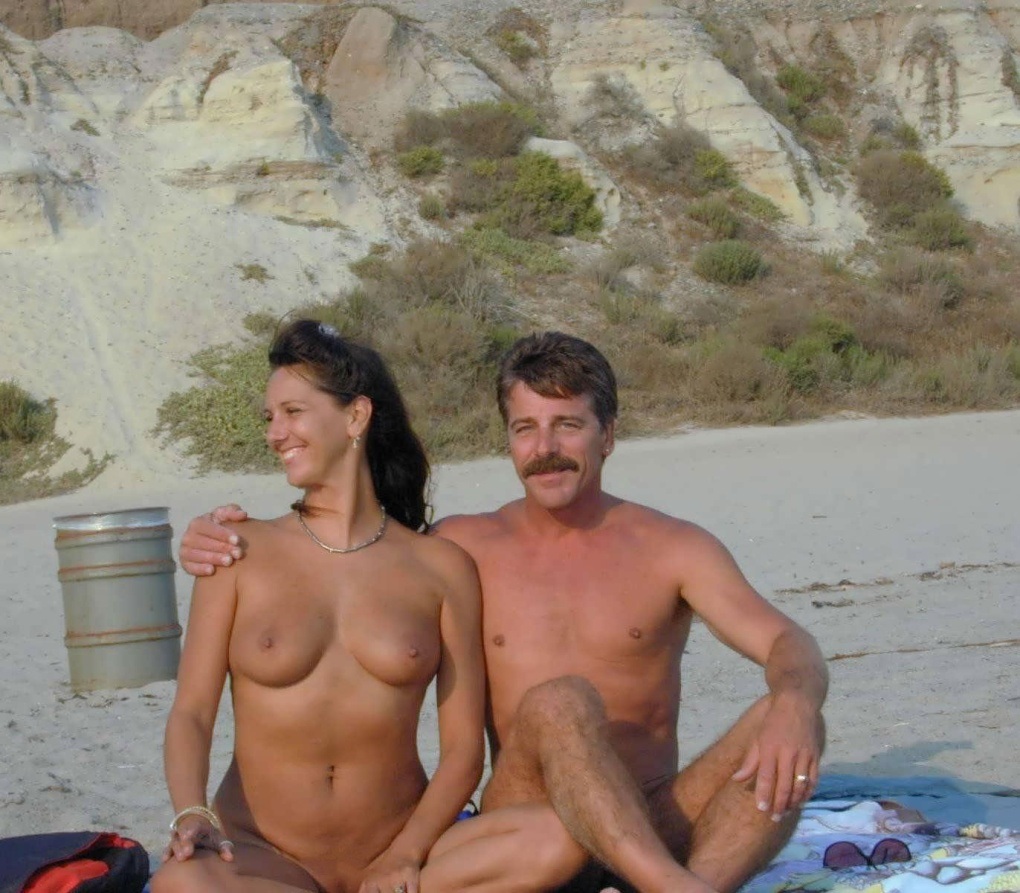 Шведская нудиская семья