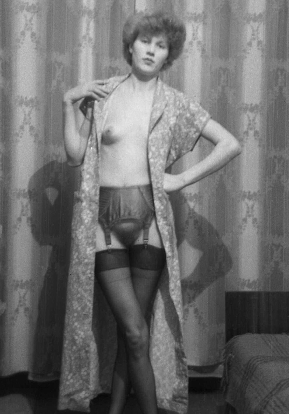 Советские женщины в чулках ню