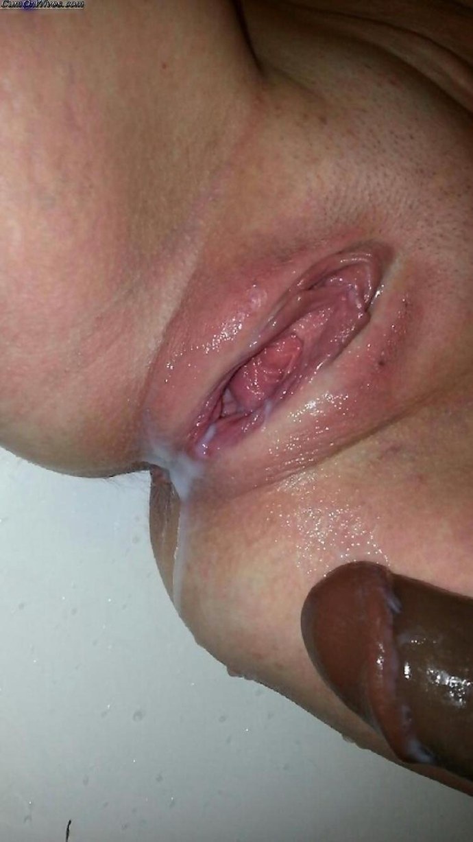 Черный член в белой киске