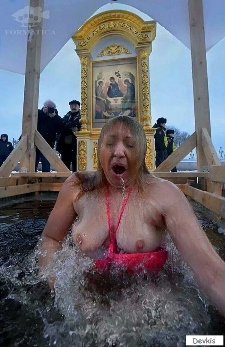 Голые женщины купаются на крещение (65 фото)