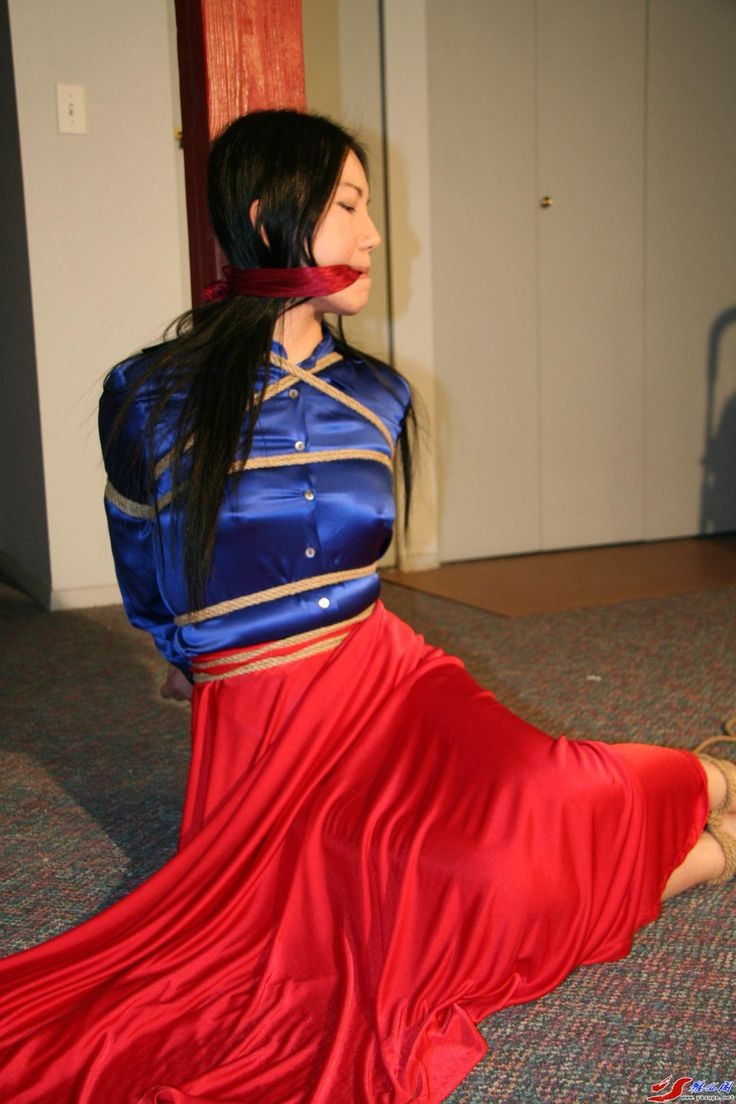 Связанные девушки скотчем