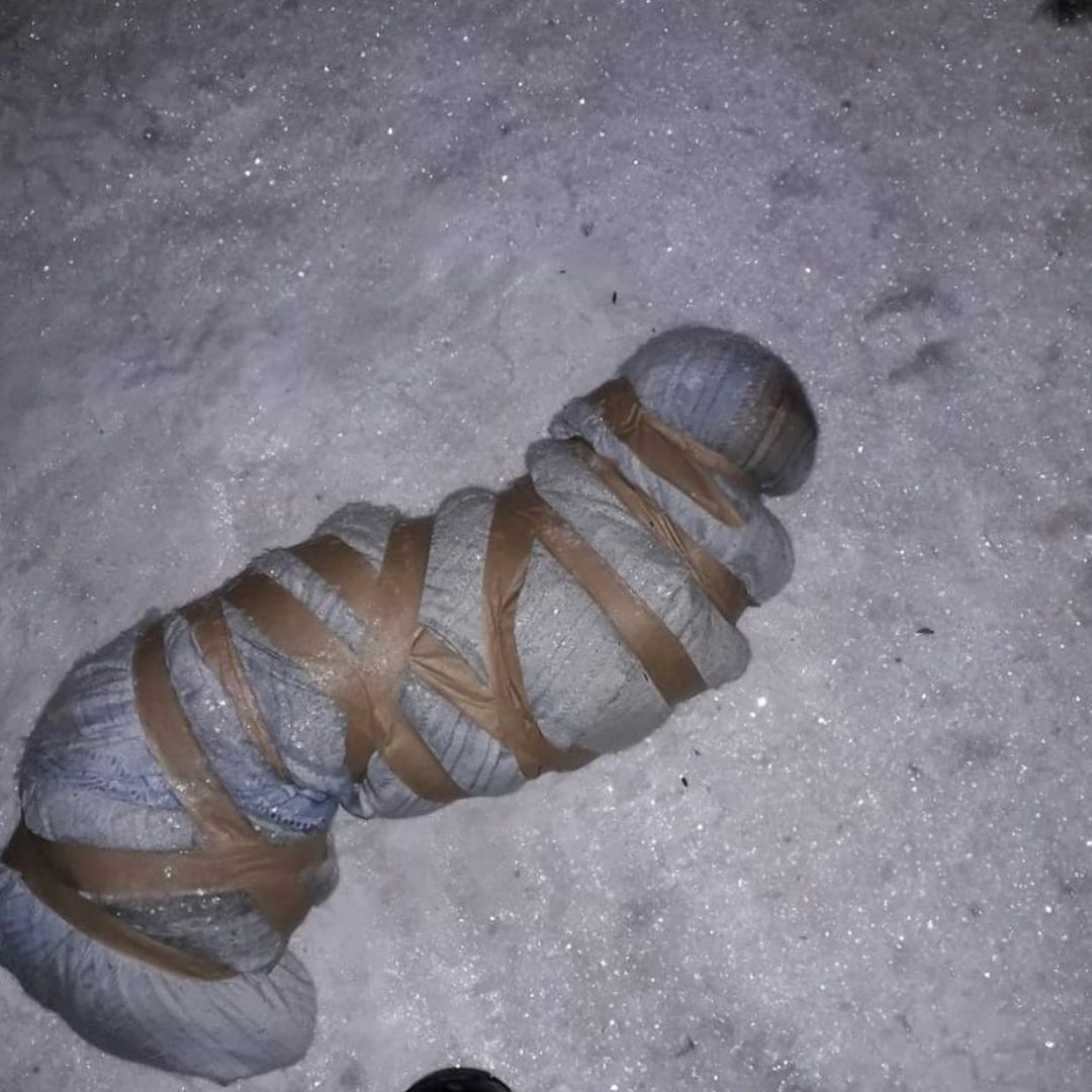 Связанный парень скотчем