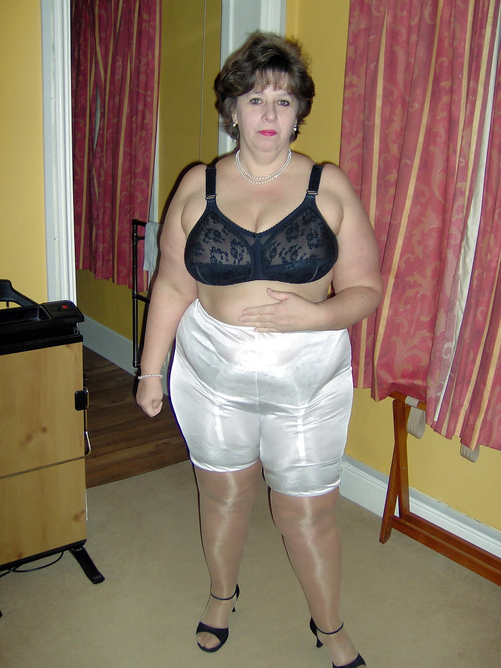 Взрослые женщины в панталонах