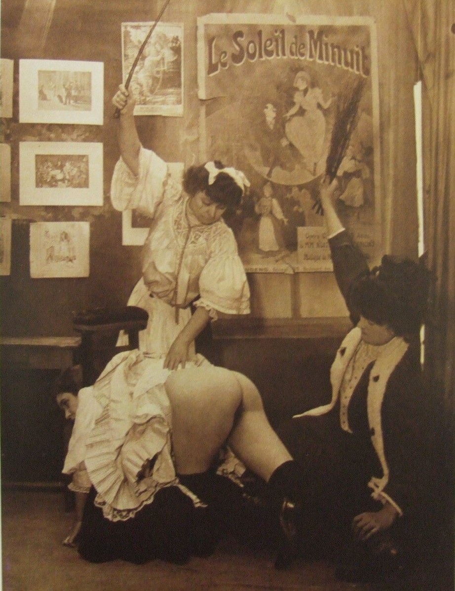 Порка школьниц в панталонах