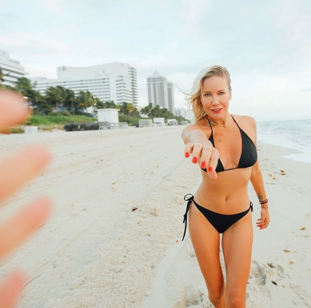 Елена летучая в купальнике