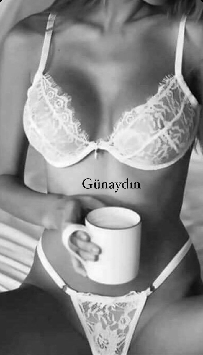 Девушка в белье с кофе