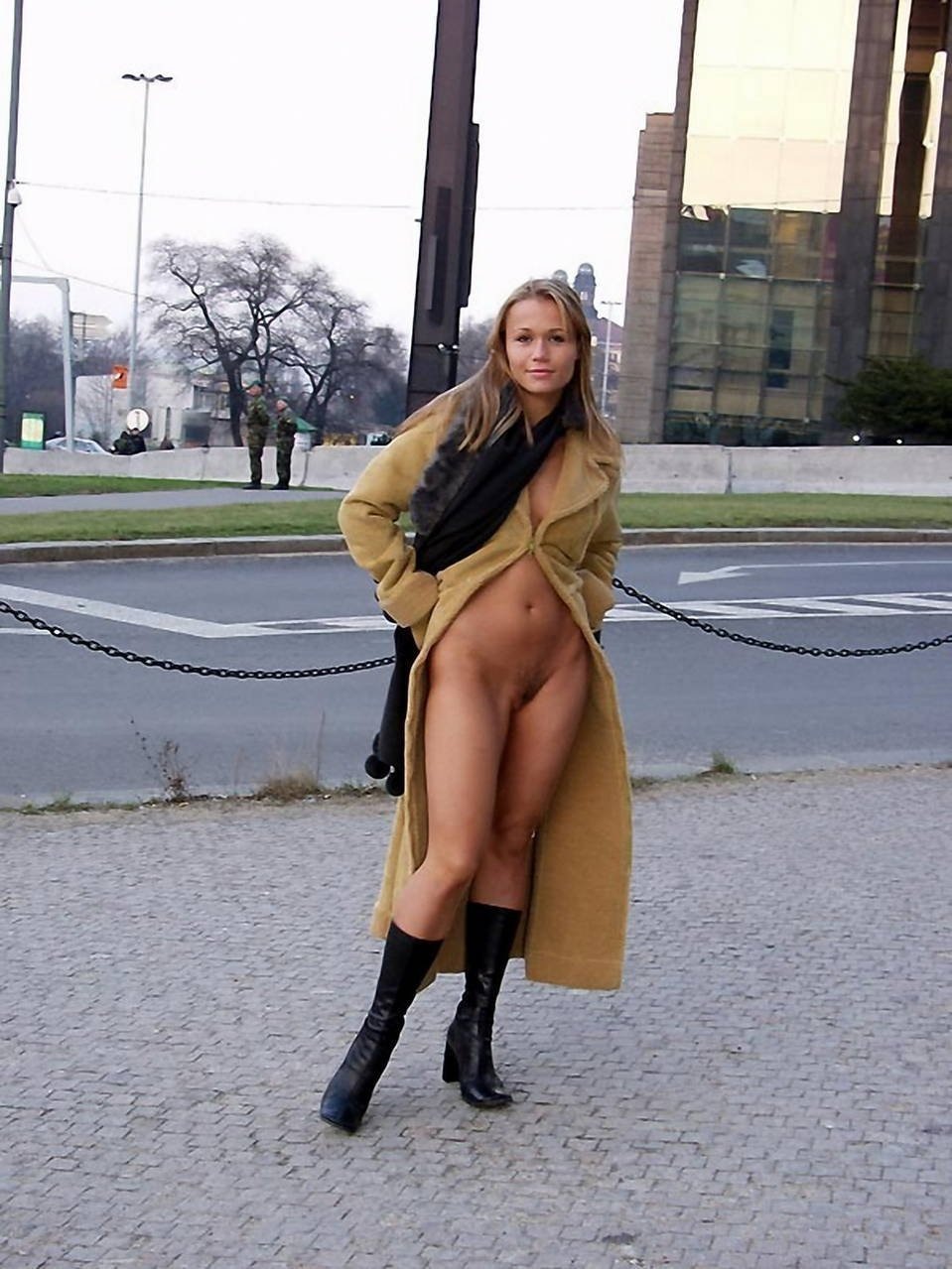 Девушки без трусиков зимой
