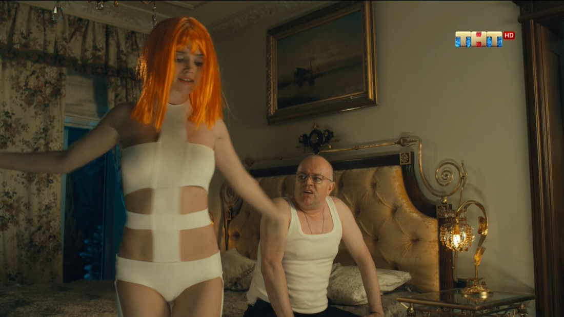 Алина Ланина танцует стриптиз в сериале САШАТАНЯ