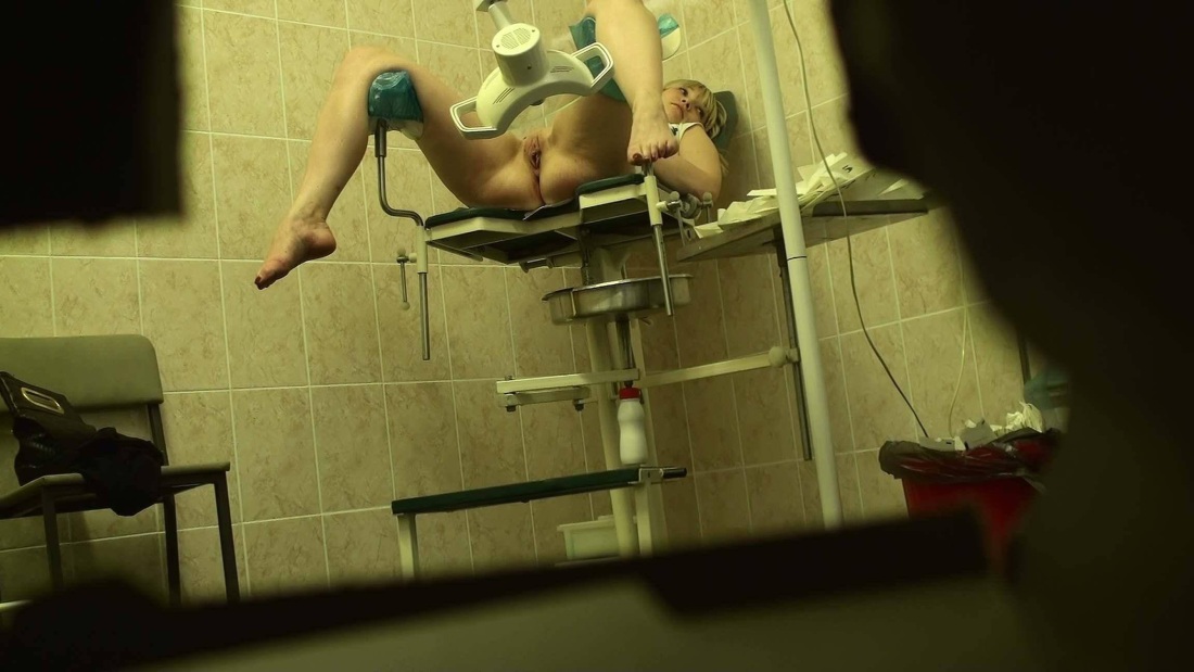 Женская раздевалка в душевой