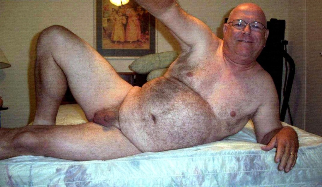 Старый толстый голый мужик