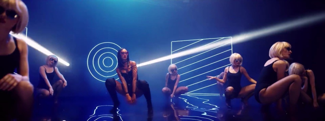 Голые телки ебутся на природе