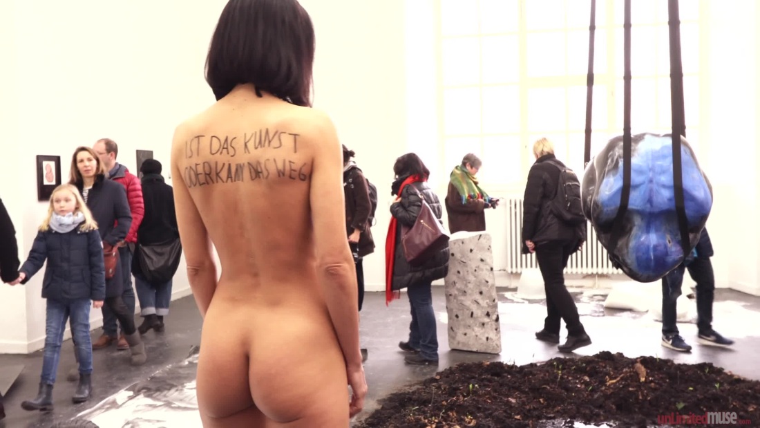 Milo Moiré перформанс вагины ню