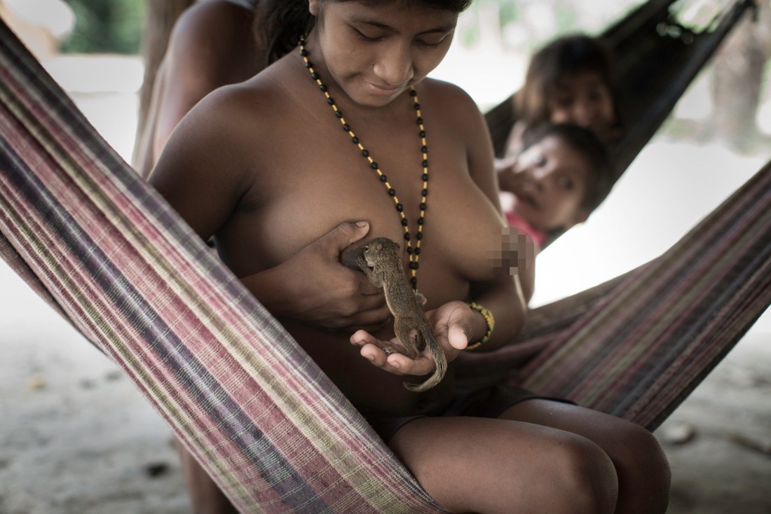 голые женщины племен амазонки