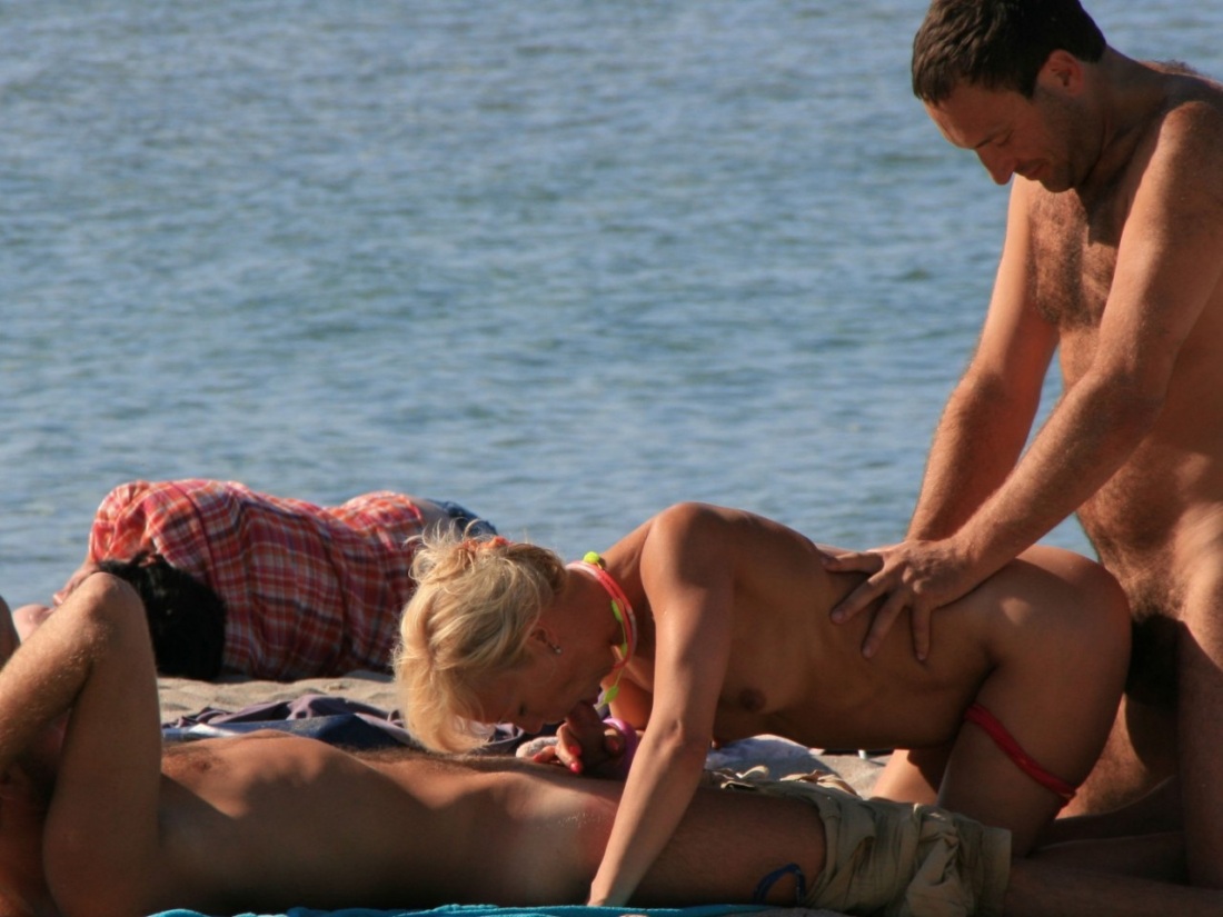 Джессика Моор на пляже