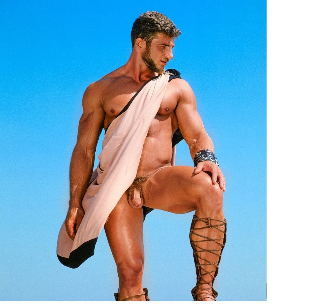 Мужики купаются без трусов