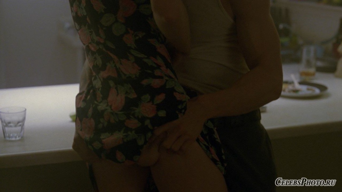 Голая Мишель Монахэн с раздвинутой киской