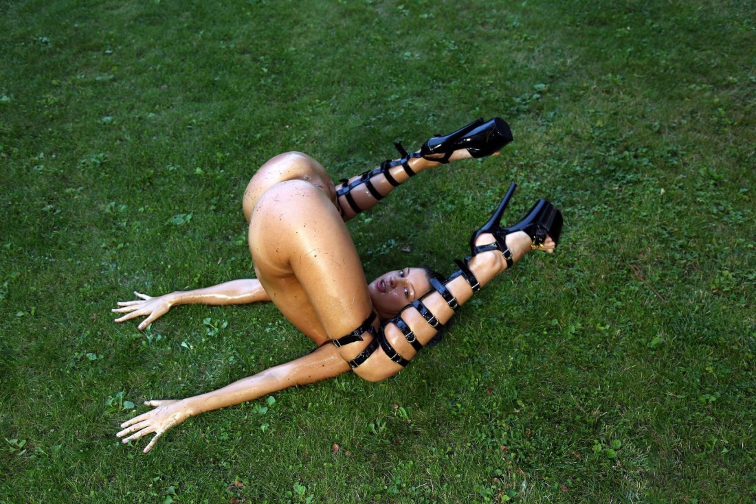 Голые рогатки красоток