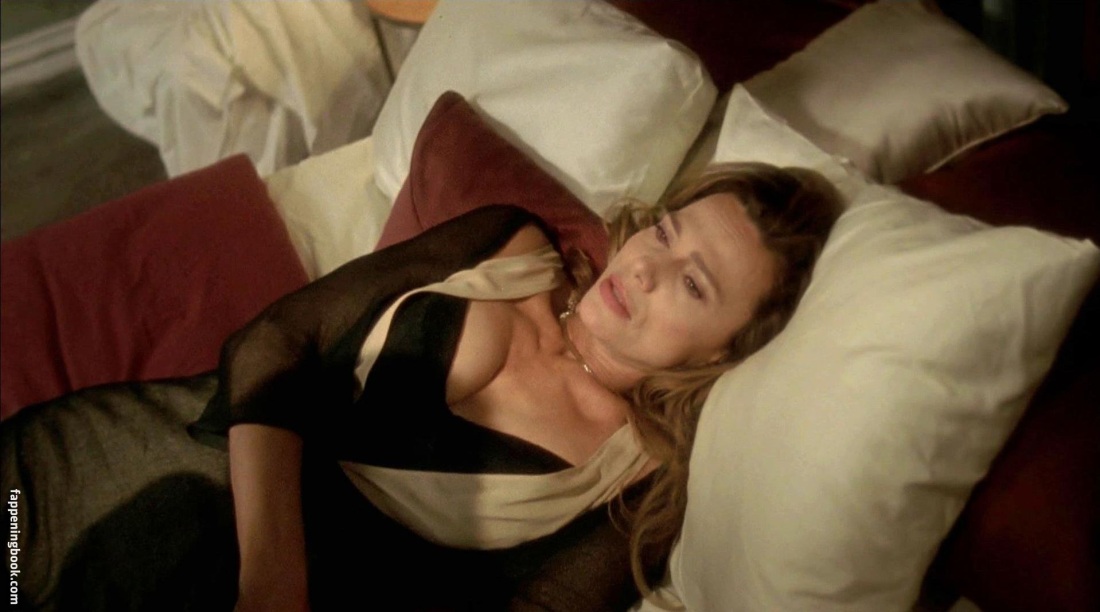 Энджел Саммерс в чулках анал