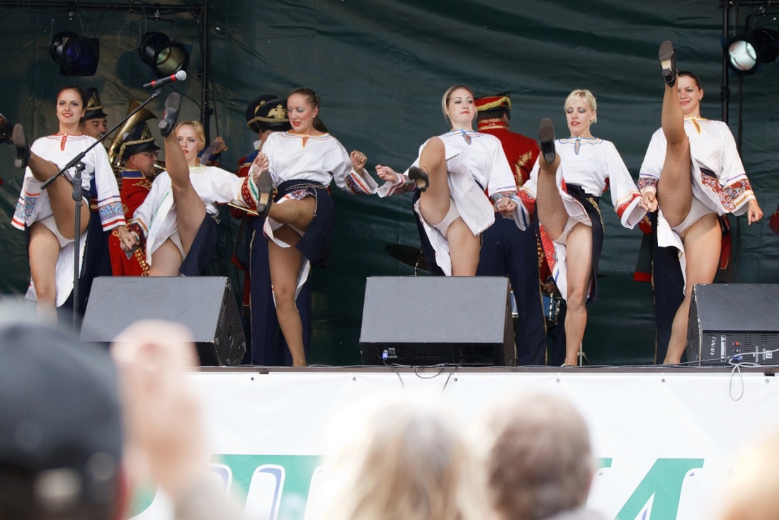 Пьяная зрелая жена без трусов