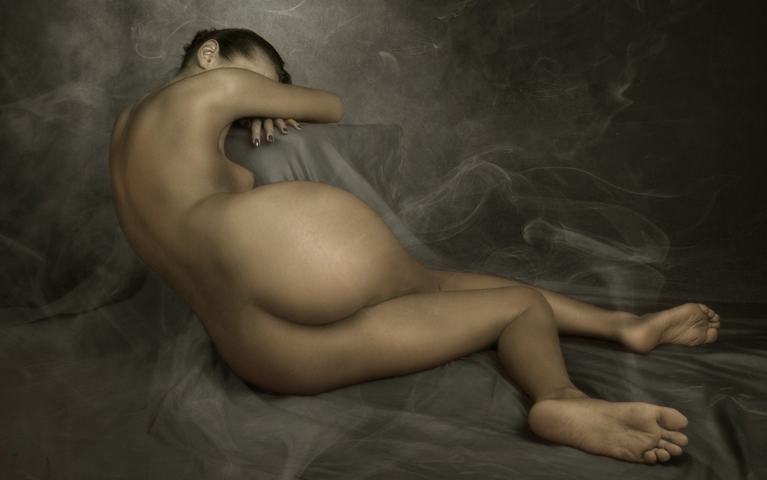 Красивая голая женская грудь