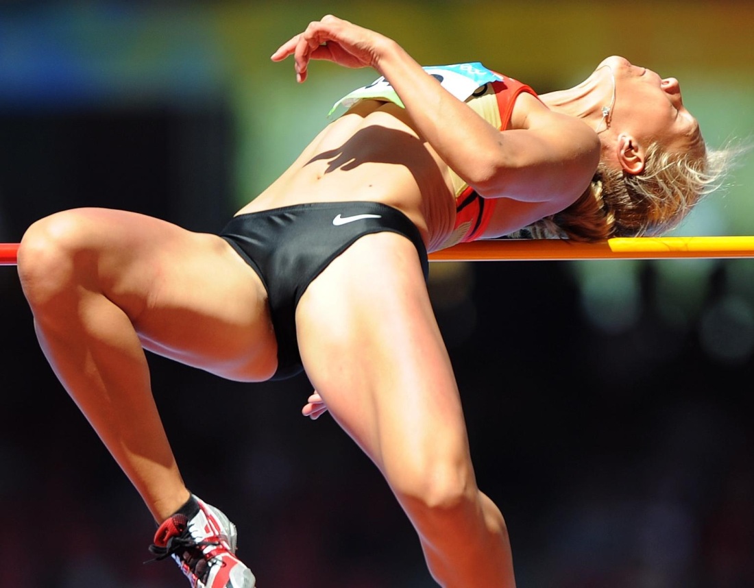 Спортивные девушки без трусиков