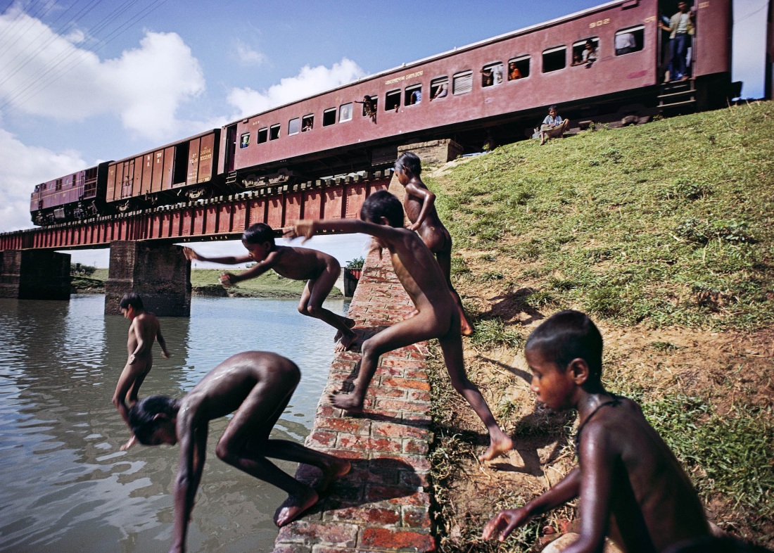 Маленькие негритянки на пляже