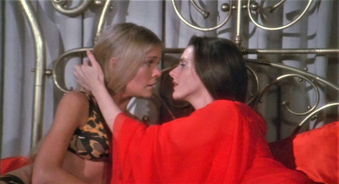 Эстер Эспозито 18 +