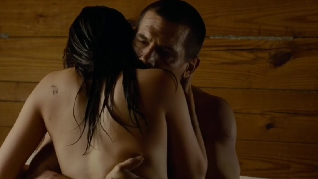 Элизабет Олсен Олдбой постельная сцена