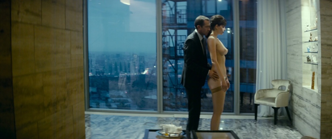 Юлия Снигирь сцеживает молоко