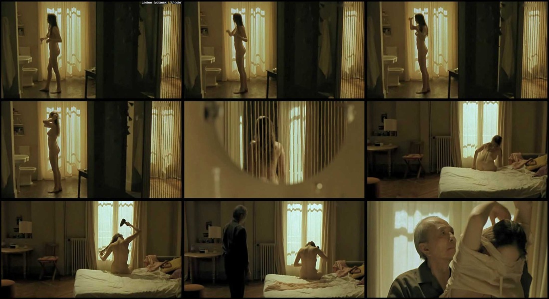 Лили Собески раздевается