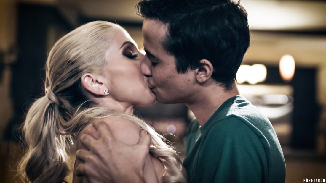 Сэм Клафлин поцелуи