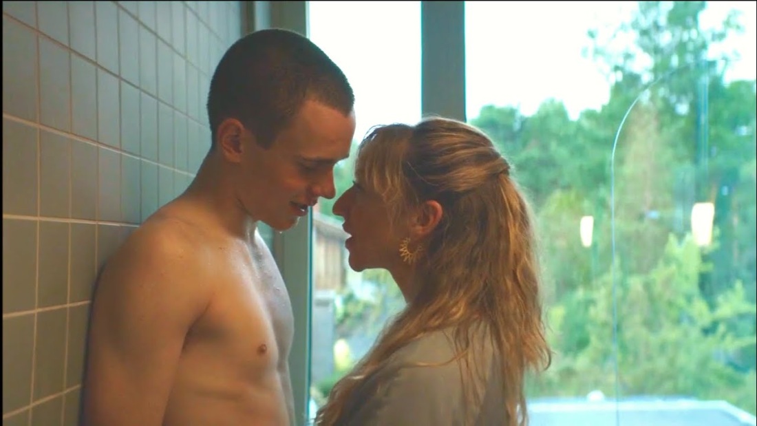 Лили Коллинз духи