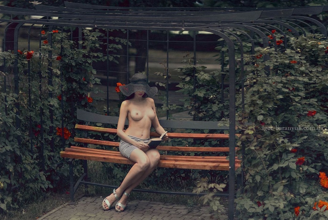 Подглядывание за голыми женщинами