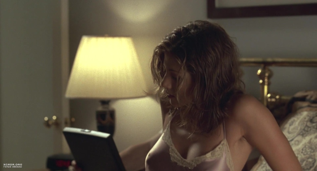 Стефан Елена и Деймон в кровати