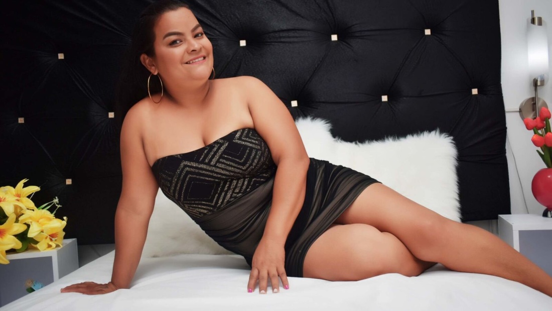 Певица Маруф зад