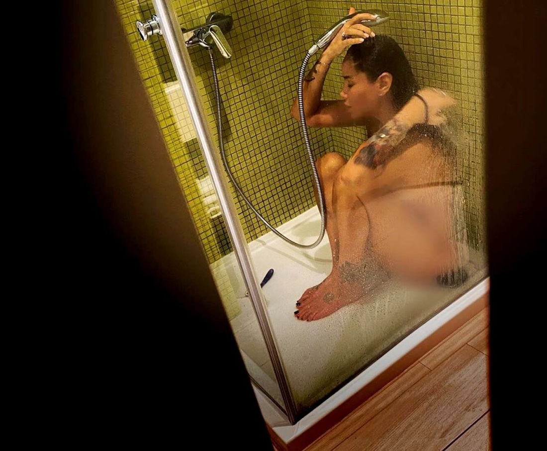 Айза Анохина бикини