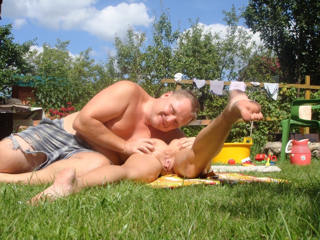 Дачный нудизм голышом на даче