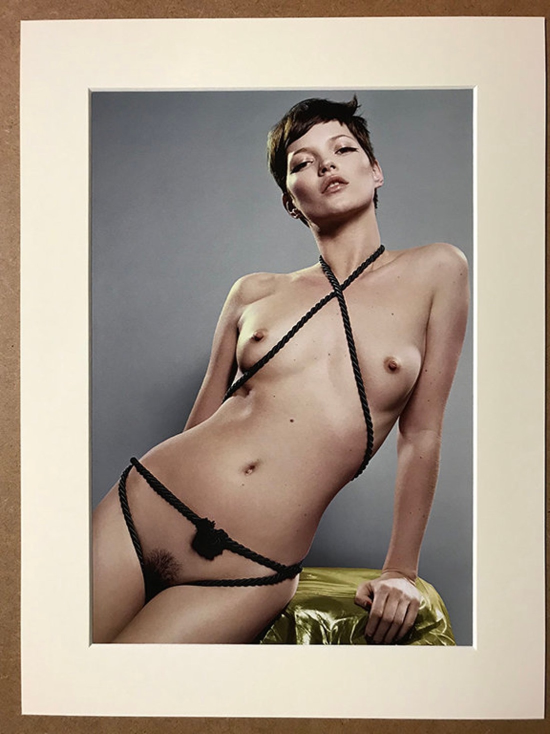 Стройная брюнетка промежность