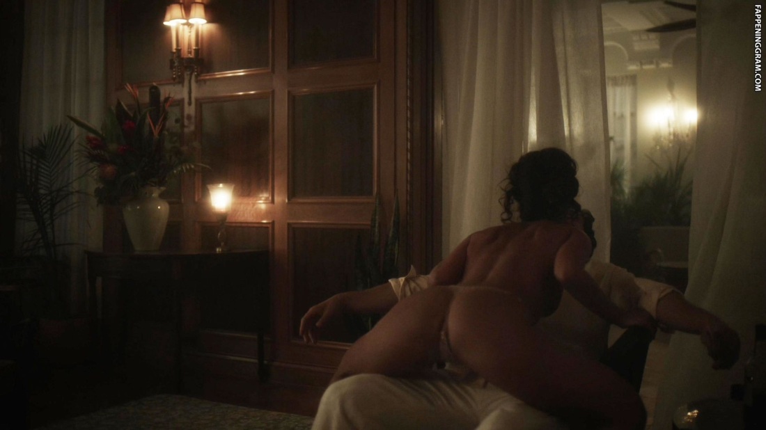 Лаура Меннелл Laura Mennell голая