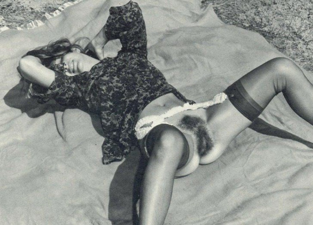 Голые женщины в эротическом белье Винтаж