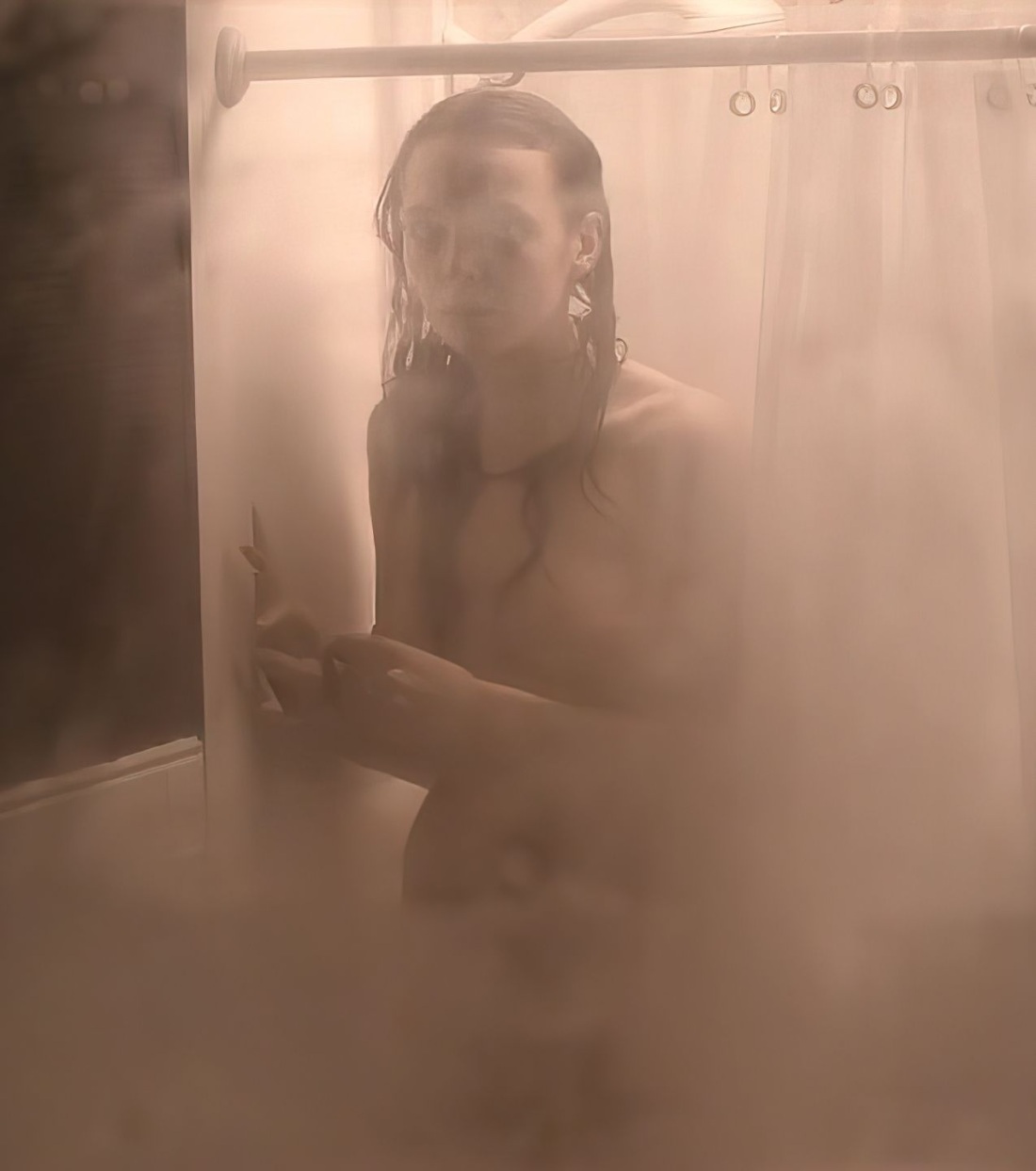 Голая актриса Джоди Комер