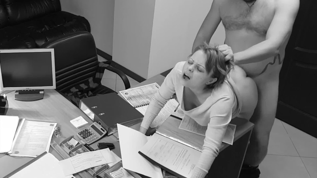 Девки раздеваются в офисе