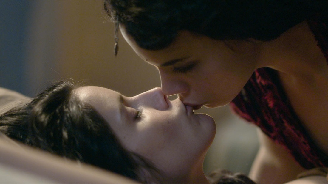 Райли Кио грудь