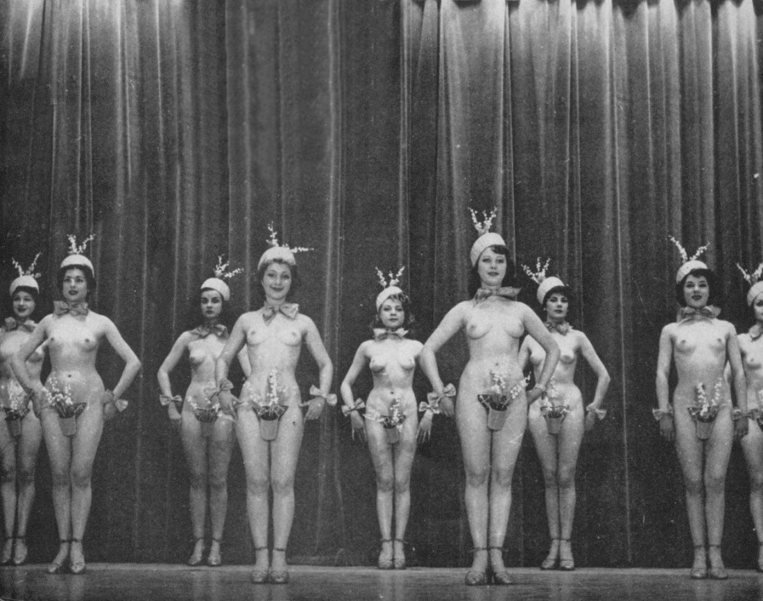 Стриптиз блондинки в чулках