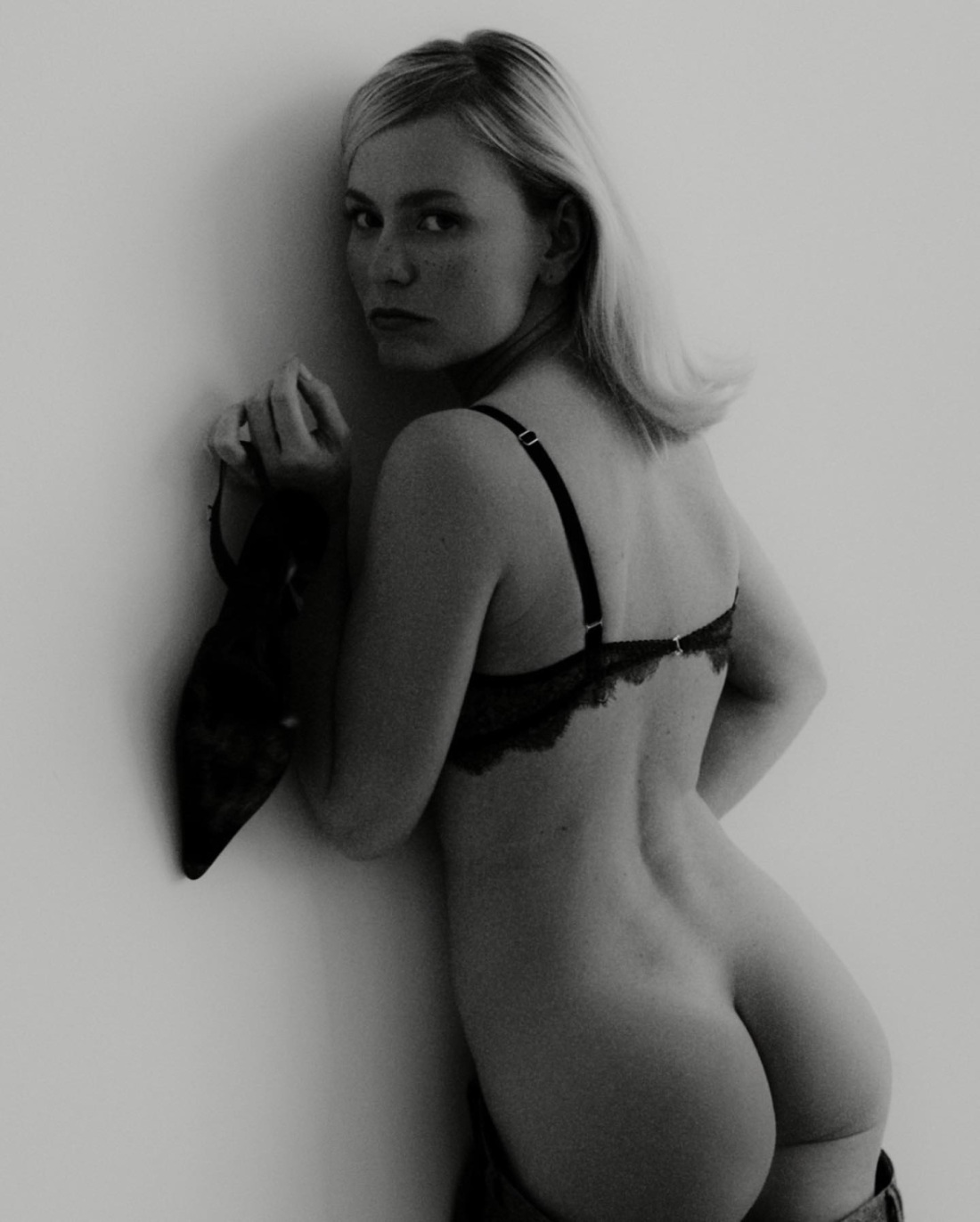 Лена Чернявская в Максим