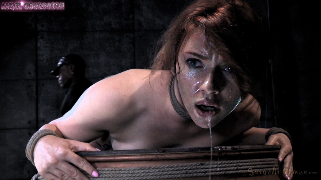 Голые сиськи чёрной вдовы