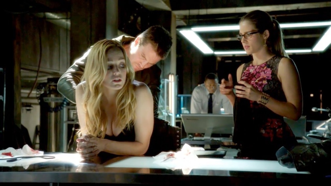 Эмили Бетт Рикардс голая