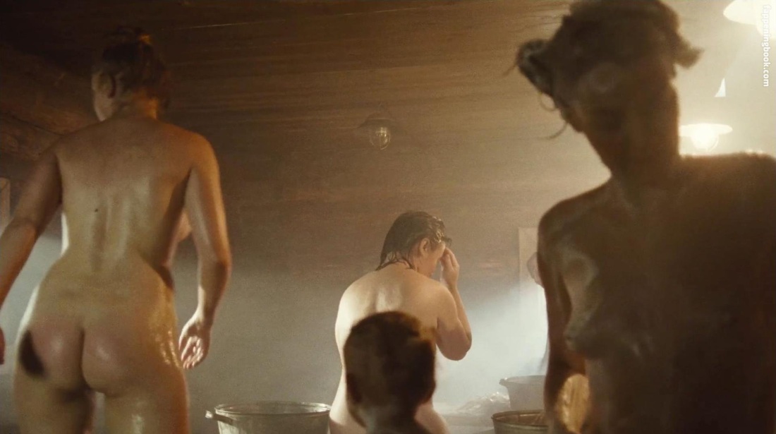 Сисястые девушки в бане